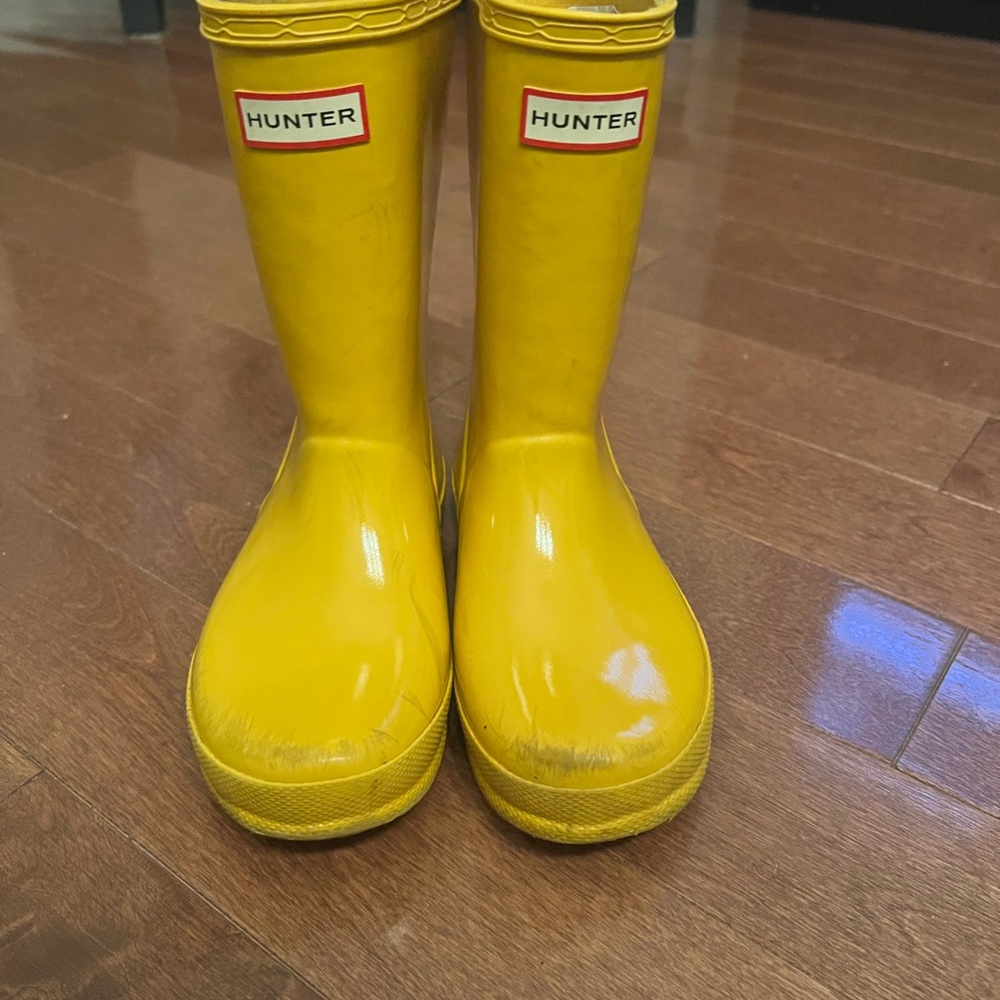 Very good condition Hunter for kids size 12-13